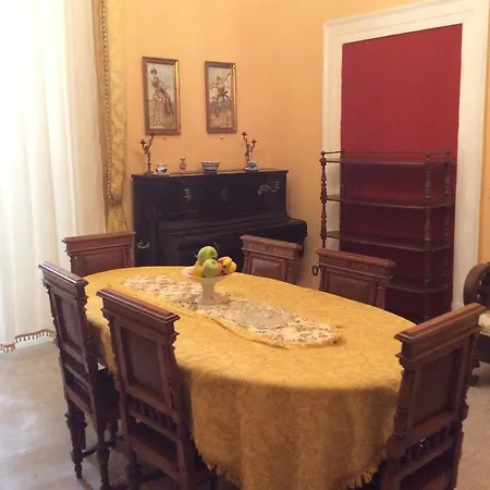 Bed and Breakfast Retro Νάπολη